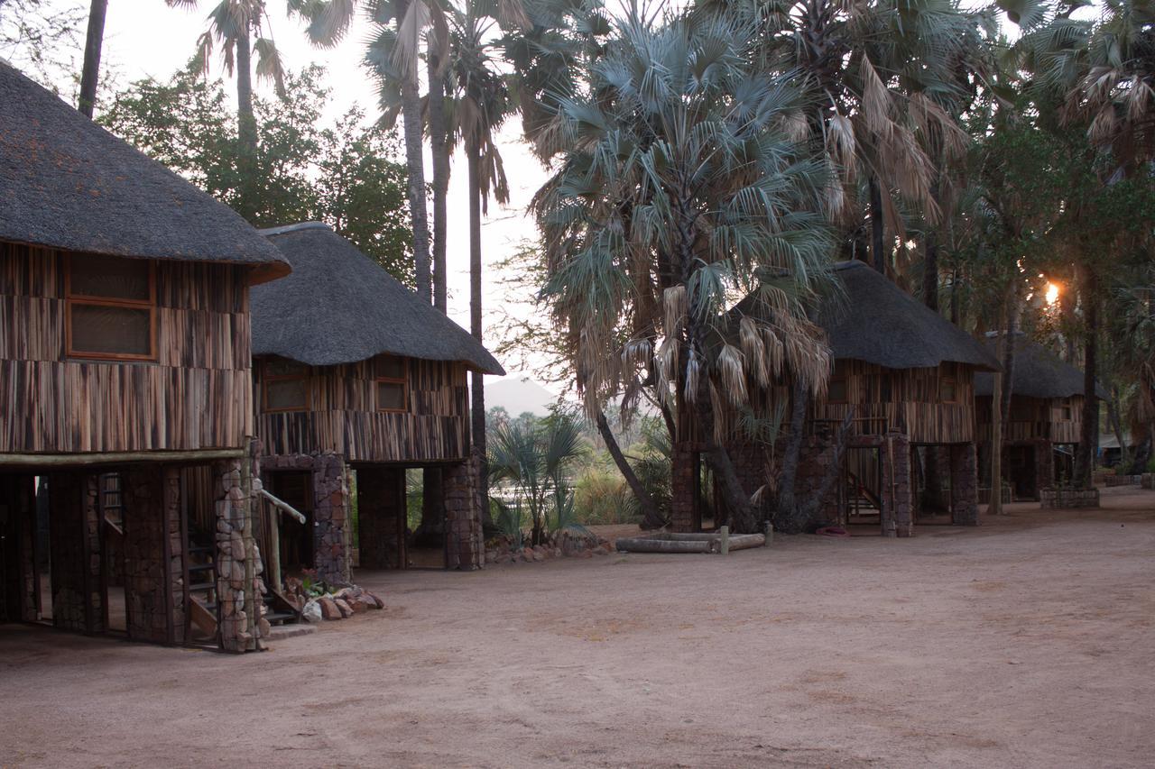 Epupa Falls Lodge Ngoại thất bức ảnh